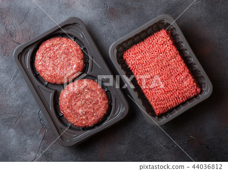 Plastic tray with raw minced homemade meat beef Plastic tray with raw minced homemade meat beef 44036812