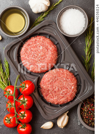 Plastic tray with raw minced homemade beef Plastic tray with raw minced homemade beef 44036814