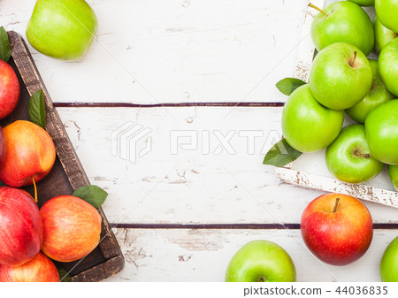 Pink lady royal gala red and granny smith apples Pink lady royal gala red and granny smith apples 44036835