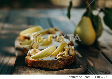 Homemade pear crostini with walnuts and ricotta 44037248