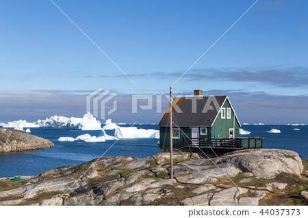 Green house in Qeqertarsuaq, Greenland Green house in Qeqertarsuaq, Greenland 44037373