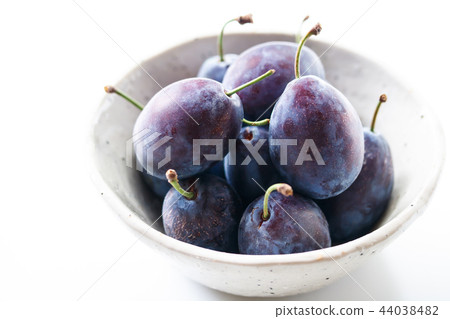 未加工的李子 44038482