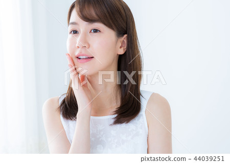 female, lady, woman 44039251