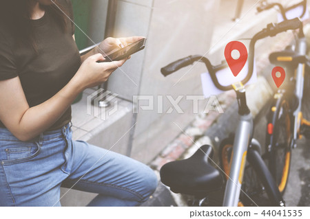Public rental bicycle booking by application  44041535