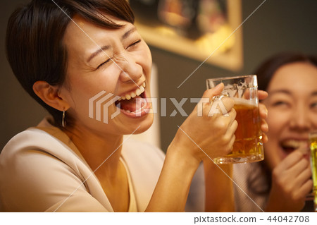 Working people drinking alcohol 44042708