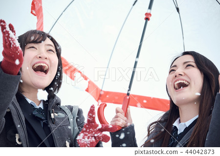 高中女孩在多雪的國家 44042873