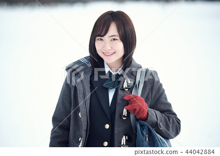 高中女孩在多雪的國家 44042884