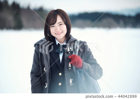 高中女孩在多雪的國家 44042899