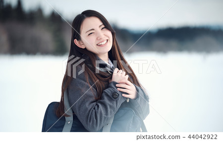 高中女孩在多雪的國家 44042922