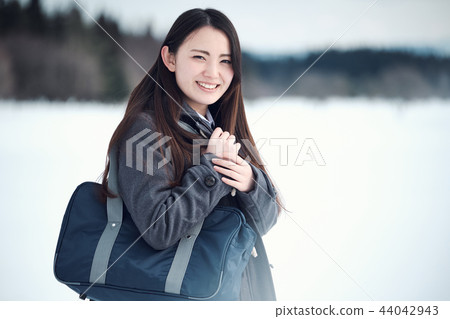 高中女孩在多雪的國家 44042943