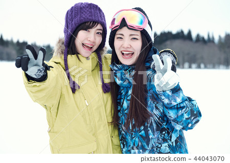 Ski resort woman 44043070