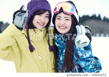 Ski resort woman 44043072