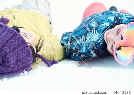 Ski resort woman 44043126