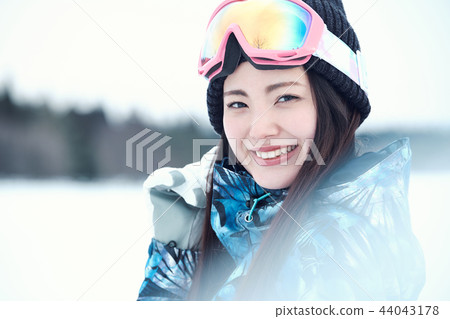 滑雪勝地的女人 滑雪勝地的女人 44043178