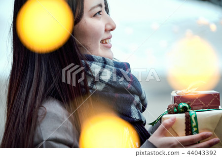 A woman with a present 44043392