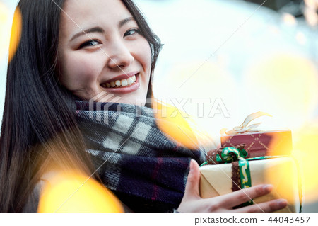 有禮物的女人 44043457