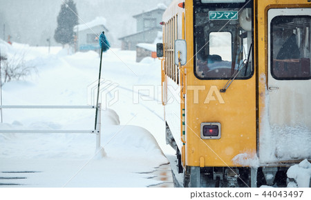 Snow country train Snow country train 44043497