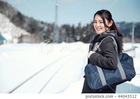 高中女孩在多雪的國家 44043512