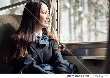 採取火車的高中女孩 採取火車的高中女孩 44043754