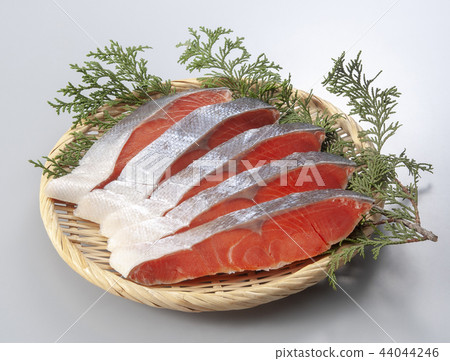 Salmon fillet 44044246