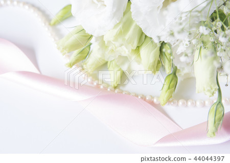 Turquoise and pearl accessories 44044397