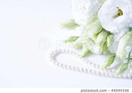 Turquoise and pearl accessories 44044398