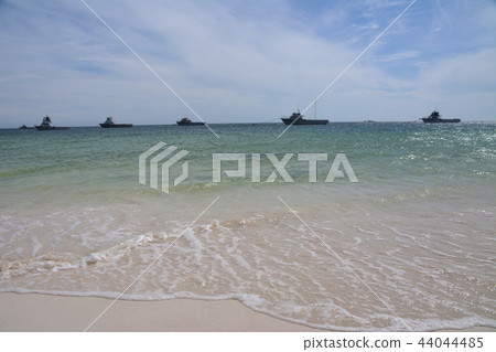 Beach and Lobster Fishing Boats in Cervantes (Western Australia) Beach and Lobster Fishing Boats in Cervantes (Western Australia) 44044485