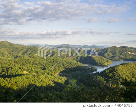 Ojong Lake 44046795