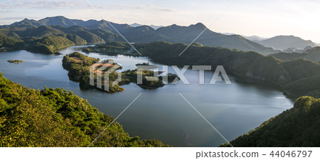 Ojong Lake 44046797