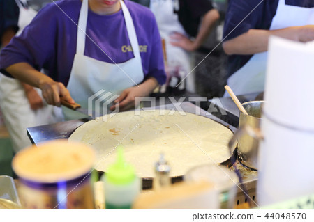 Crepe making Crepe making 44048570