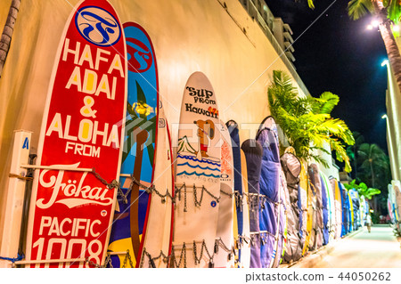 "Hawaii" Waikiki Beach Surfboard Locker 44050262