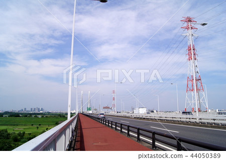 外環高速公路沿線的輸電塔和輸電線路（（埼玉縣和光市附近的戶外市） 44050389