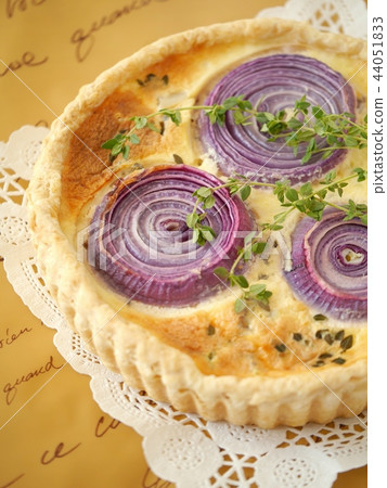 Purple onion quiche background tea (vertical high angle view) 44051833