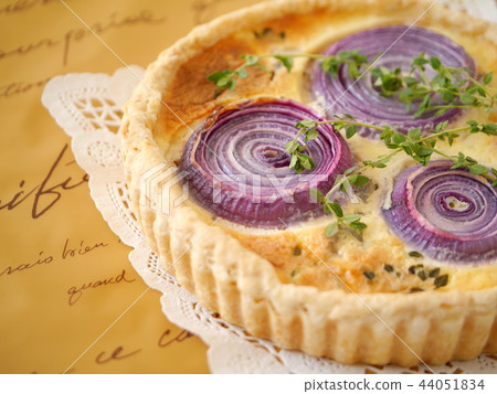 Purple onion quiche background tea (left space) 44051834
