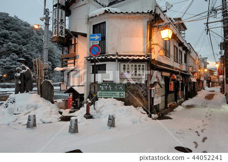 Snow scene of Misasa Onsen 44052241