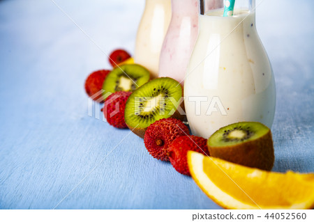 Smoothies with tropical fruits Smoothies with tropical fruits 44052560