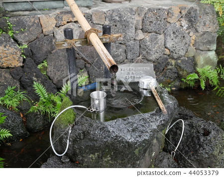 Drinking fountains  44053379