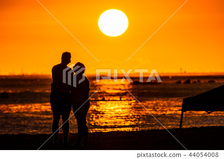 "Hawaii" Sunset view of Honolulu Ala Moana Beach Park "Hawaii" Sunset view of Honolulu Ala Moana Beach Park 44054008