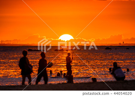 "Hawaii" Sunset view of Honolulu Ala Moana Beach Park 44054020