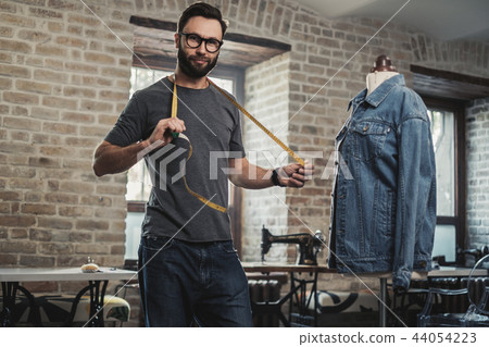 Fashion designer working in his studio 44054223