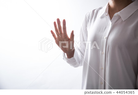 Woman rejecting 44054365