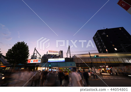日本的東京都市風景我看高田馬場站和都市風景(夜景) 日本的東京都市風景我看高田馬場站和都市風景(夜景) 44054801
