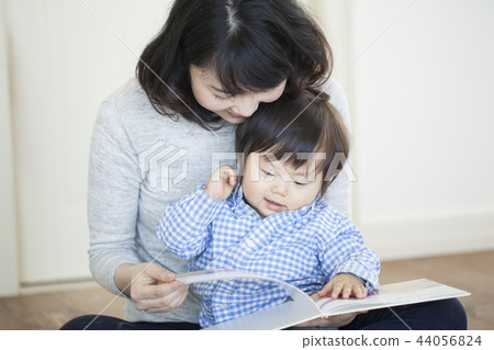 Let's read a picture book 44056824