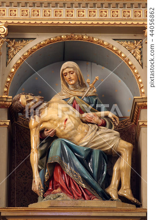 Pieta 44056862