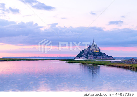 Sunset view of Mont Saint Michel Sunset view of Mont Saint Michel 44057389