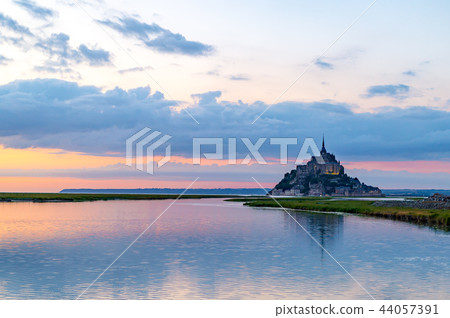 Sunset view of Mont Saint Michel 44057391