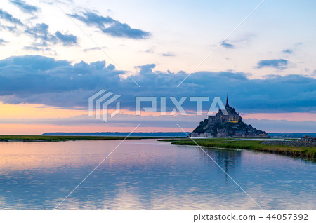 Sunset view of Mont Saint Michel 44057392
