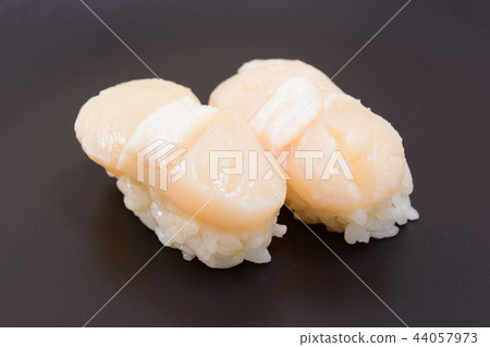 A handful of delicious scallops A handful of delicious scallops 44057973