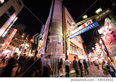 日本的東京都市風景在高田馬場站前面看“榮大道” 44058938