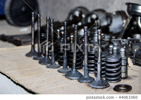 Garage works, tools and spare parts 44061060